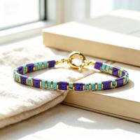 Bracelet empilable minimaliste en perles rectangulaires turquoise et violettes, avec fermoir à ressort doré, bracelet délicat Tila, bijou de poignet, idéal pour un cadeau