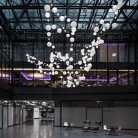 Lustre LED moderne de luxe de style tube en verre pour intérieur, grand modèle personnalisé pour projets de luxe