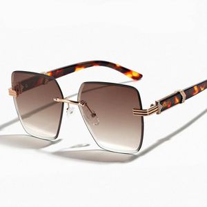 Gafas de Sol Cuadradas con Degradado de Moda y Logotipo Personalizado al por Mayor, Gafas de Sol Extra Grandes sin Montura con Protección UV para Hombre y Mujer - Product Image 1
