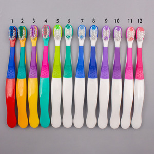 Brosse à dents pour enfants, poils doux, double couleur, brosse à dents manuelle pour enfants, design coloré JSM138 - Product Image 1