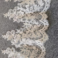 Dentelle brodée faite main en maille 100 % polyester avec bordure à sequins, motifs et couleurs personnalisés, pour robes de mariée, chaussures et sacs
