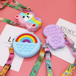 Bolso Bandolera de Silicona con Diseño de Unicornio de Dibujos Animados para Niñas, Pequeño y Cuadrado, para Reducir la Carga Diaria - Product Image 3