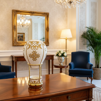 Dekorative Keramik-Fabergé-Eier im traditionellen Design, Weiß-Gold, Royal Family Brand Hotels, Weihnachtstischdekoration, Wohnzimmer