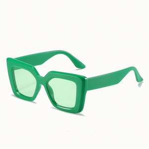 Gafas de Sol de Moda 2022 con Logotipo Personalizado, Gafas de Sol Cuadradas Grandes de Color Verde Caramelo con Protección UV400 para Mujer - Product Image 1