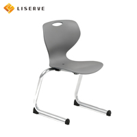 Chaise d'entraînement moderne en plastique Liserve, dossier réglable en hauteur, cadre métallique confortable pour usage de bureau