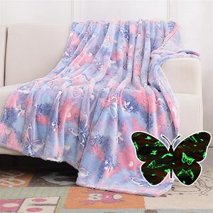 Nouvelle <span class=keywords><strong>couverture</strong></span> de <span class=keywords><strong>bébé</strong></span> en peluche en flanelle <span class=keywords><strong>polaire</strong></span> phosphorescente <span class=keywords><strong>personnalisée</strong></span> pour l'hiver tricotée avec une fonction anti-boulochage - Product Image 1