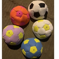 Ballons de football en PVC à motif grainé, cousus à la machine, fournis par l'usine, pour enfants et adultes ; utilisation pour les sports de football/basket ; traitement OEM