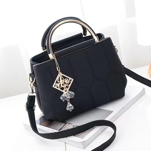 Borse e Borsette Firmate di Tendenza, Borse a Spalla da Donna di Design, Borse a Tracolla di Lusso con Logo Personalizzato - Product Image 3