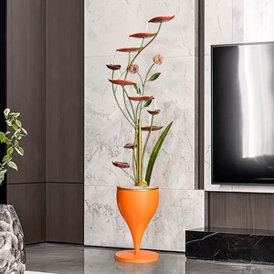 Fontaine d'eau moderne minimaliste sur pied, décor en métal orange pour salon et entrée - Product Image 1