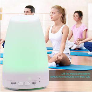 Difusor de Aroma Ultrasónico Blanco de 0.5L, Mini Humidificador con Luz y Control de Vaporización para Uso en el Hogar y la Oficina - Product Image 4