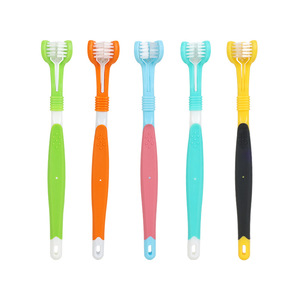 Brosse à <span class=keywords><strong>dents</strong></span> pour animaux de compagnie en plastique écologique, moderne et classique, multicolore, 3 faces, 360 degrés, pour l'hygiène buccale des chiens, vente en gros d'usine - Product Image 4
