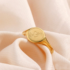 Vente en gros, <span class=keywords><strong>chevalière</strong></span> personnalisée en or 18k, en acier inoxydable gravé étoile foudre coeur Mama arc-en-ciel - Product Image 4