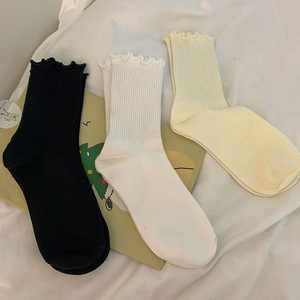 Calcetines de mujer de color sólido con ribete de volantes, calcetines transpirables hasta la pantorrilla para jóvenes a la moda. - Product Image 2