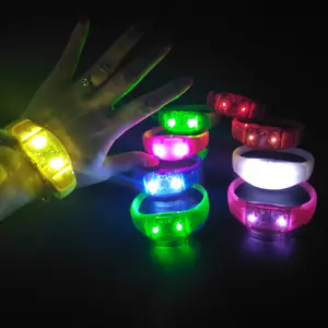 Sound Activated Led Armband Muziek Sound Control Aangepaste Knipperende Pvc Led Polsband Sound Activated Led Knippert Armband