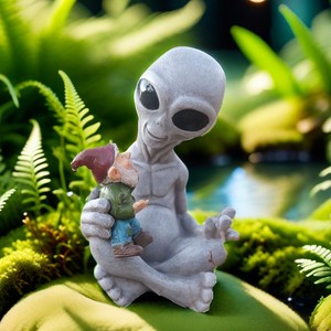 Figurine en résine d'extraterrestre tenant un nain, ornement de jardin, décoration intérieure et extérieure, cadeau - Product Image 1