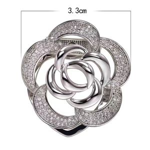Broche de flor dorada con perlas de imitación y diamantes de imitación para mujer, accesorio de joyería para fiesta - Product Image 3