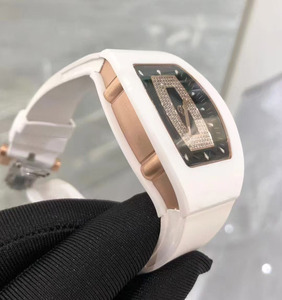 Montre pour homme élégante avec logo OEM, en céramique blanche, sertie de diamants moissanite et de cristaux de saphir - Product Image 5