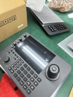 Teclado de control táctil Android 11 de 7 pulgadas con Joystick Videoconferencia Cámara PTZ Monitoreo de pared