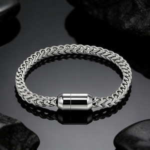 Pulsera de Cadena de Acero Inoxidable con Cierre Magnético para Niños, Chapada en Oro, Estilo Lujoso y Moderno - Product Image 5