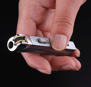 Encendedor de Gas Premium con Rueda de Flint, Resistente al Viento, Llama Ajustable, Recargable, con Logotipo Personalizado, Regalo Publicitario para Hombres - Product Image 4