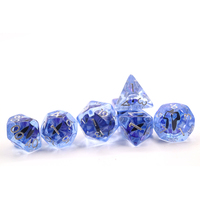 Jeu de dés D & D en résine œil de dragon bleu de 7 pièces à bord souple polyédrique pour les joueurs de donjons et de dragons