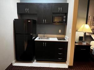 Nuovi Set di Mobili Personalizzabili per Camere d'Albergo Super 8 by Wyndham, Suite Economica con Pannelli in Legno Moderni - Product Image 6