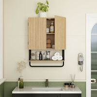 Armoire murale de salle de bain cannelée à 2 portes armoire à pharmacie de ferme moderne à 3 niveaux avec porte-serviettes en métal