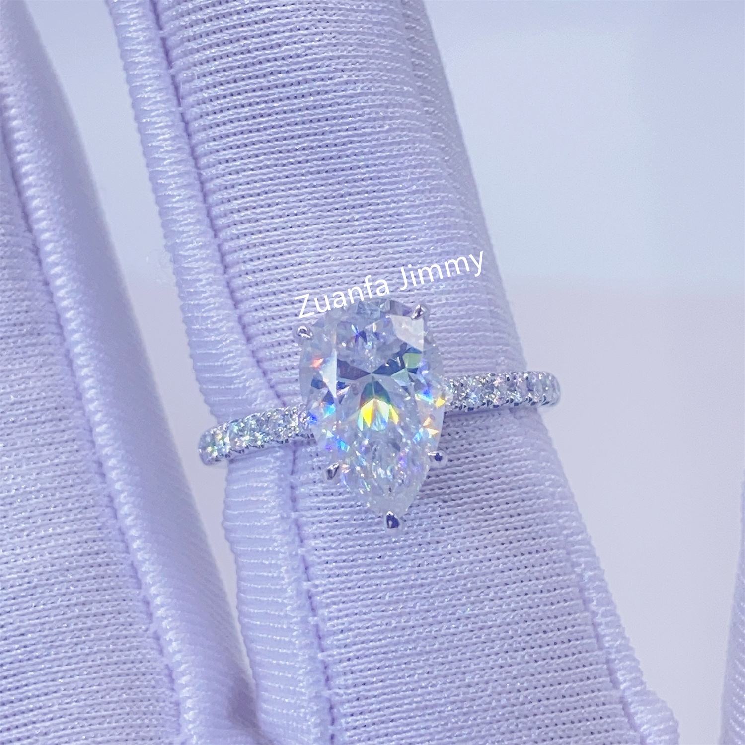 10k white gold with 3ct Pear ring