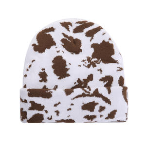 Nueva moda invierno cálido Beanie <span class=keywords><strong>vaca</strong></span> impresión hombres mujeres sombrero de punto 100 acrílico puños Beanie con logotipo personalizado - Product Image 1