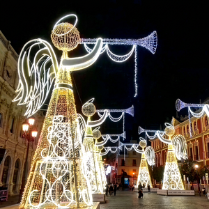 Sculptures lumineuses d'anges personnalisées : adaptées à la forme des ailes, à la hauteur et au style d'éclairage pour les parcs, les centres commerciaux et les grands projets de Noël - Product Image 1