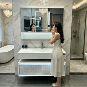 Meuble-lavabo mural de luxe blanc texturé avec <span class=keywords><strong>miroir</strong></span> LED éclairé et armoire de rangement pour hôtel et complexe hôtelier - Product Image 1