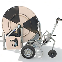 Arroseur à enrouleur à turbine hydraulique haute performance pour une distribution uniforme de l'eau, doté d'une pompe à engrenages pour télécommande