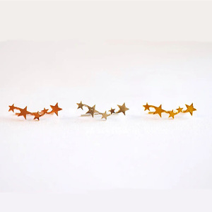 Orecchini a clip a forma di stella a cinque punte per donna, in ottone, classici, minimalisti, alla moda, accessori per l'uso quotidiano - Product Image 1