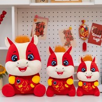 Peluche Cheval Porte-Bonheur 2026 Année du Cheval, Cheval Tenant une Poisson, Poupée en Peluche Ultra Douce, Cadeau de Festival Chinois, Vente en Gros