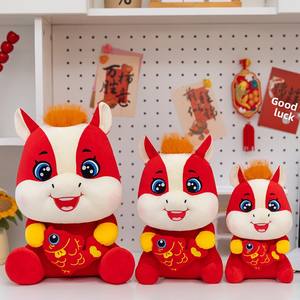 Peluche del Año del Caballo 2026, Caballo de la Suerte con Pez, Muñeco de Peluche Súper Suave, Regalo para Festivales Chinos, Venta al por Mayor - Product Image 1