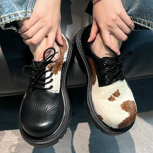 <span class=keywords><strong>Mocasines</strong></span> planos de pelo de <span class=keywords><strong>caballo</strong></span> con logotipo personalizado Unisex talla 35-44 estampado de vaca con cordones mujeres hombres zapatos Derby gruesos - Product Image 4