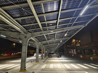 Structure de carport solaire commercial pour parking, service de conception de projets en prévente, cadre modulaire, support OEM, surface anodisée, 60M/S