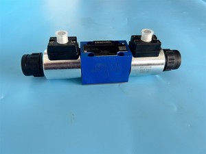 R988129277 4WE6H1X/HG24N9K4, électrovanne directionnelle 3 positions 4 voies avec solénoïde humide, double bobine, retour par ressort - Product Image 1