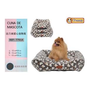 Set Tre Pezzi in Flanella per Cuccia per Cani, Design a Cuore Marrone e Grigio, Letti Premium per Animali Domestici - Product Image 1