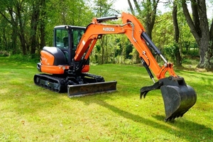 Excavatrice sur chenilles hydraulique Kubota KX057-4 d'occasion 2019 avec peu d'heures de fonctionnement, prête à être expédiée dans le monde entier pour la construction - Product Image 2