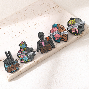 万圣节骷髅手指头胸字母保护你的和平骨架胸针合金翻领恐怖衣服帽子金属珐琅别针 - Product Image 3