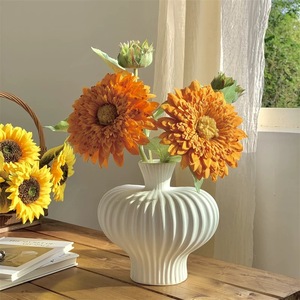 Vase en céramique rond blanc floqué, tournesol artificiel, décoration d'intérieur, vase de table pour mariage - Product Image 1