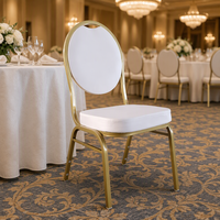 Chaise de salle à manger d'hôtel moderne avec structure en acier inoxydable et revêtement en cuir, design contemporain pour les événements de mariage