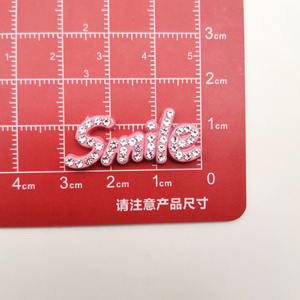 Acessórios de Luxo por Atacado em Resina Flatback para Sapatos, Letras com Diamantes de Desenho Animado, <span class=keywords><strong>Charms</strong></span> de Grife para Sapatos e Decoração de Capas de Celular - Product Image 4