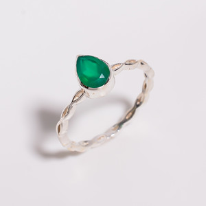 Anillo de plata de ley hecho a mano 925 con piedra preciosa de corte de pera de ónix verde natural diseño minimalista tamaño personalizado US 7,5 para fiestas - Product Image 1