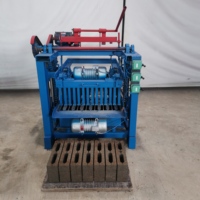 Machine à fabriquer des briques emboîtables alimentée par moteur, machine à fabriquer des blocs creux en béton pour le pavage routier et les projets de construction