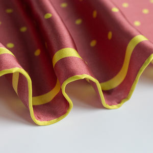 Foulards en soie imprimés colorés personnalisés 65*65cm <span class=keywords><strong>grande</strong></span> taille 100% foulards carrés en satin de soie écharpe châle pour femmes - Product Image 3