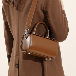 Bolso de mano cuadrado pequeño de cuero vacuno de alta gama para mujer, estilo moderno y sencillo, bolso bandolera de cuero tipo caja para mujer - Product Image 2