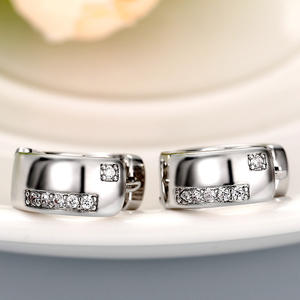 E781 Orecchini in oro bianco con diamanti da donna, classici, con taglio rotondo brillante, colore D naturale, gioielli raffinati - Product Image 5