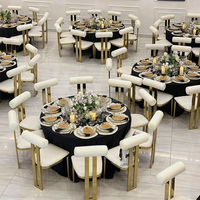 Chaise de banquet de mariage en gros, coussin blanc, cadre en acier inoxydable doré, canapé de mariage pour événements hôteliers